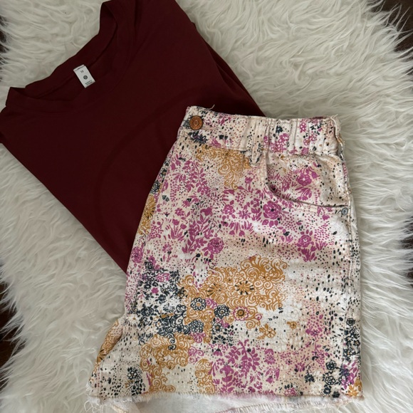 Anthro Pilcro high waist shorts in printed denim Scrunchie style Size Medium - Picture 9 of 16